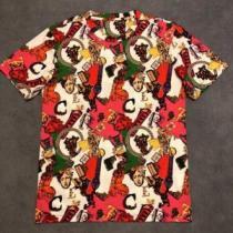 2025年の春夏に着たい VERSACE ヴェルサーチ 半袖Tシャツ 大人の余裕が漂う 爽やかな色合い