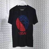 爽やかさ VERSACE ヴェルサーチ 半袖Tシャツ 2色可選 る春夏おすすめの人気商品