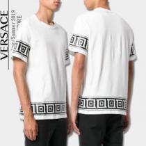 2026年春夏流行ファッション 大人可愛いスタイル VERSACE ヴェルサーチ 半袖Tシャツ 2色可選