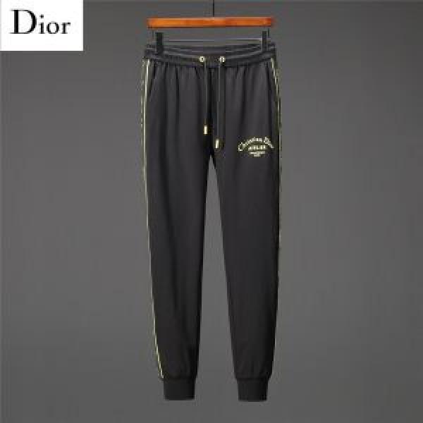 夏のフレッシュな気分に チノパン 大人可愛いスタイル ディオール DIOR 2026即旬な装いに