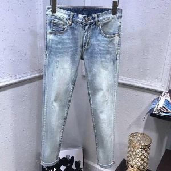 サラサラの着心地  ヴェルサーチVERSACE 春夏の流行り2026新品 デニムパンツ リッチな印象に