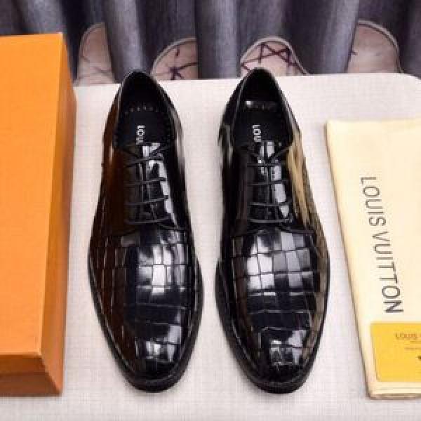 今年春夏ファション流行り LOUIS VUITTON 2026限定 男性に人気 ルイ ヴィトン 革靴王道コンビ