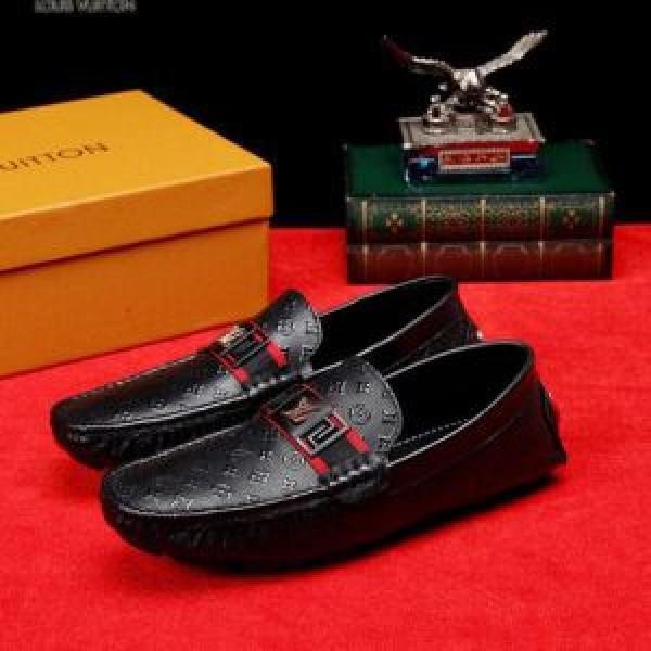 カジュアルシューズ 2026年最新ファッション 春夏シンプルファッションでOK！ LOUIS VUITTON ルイ ヴィトン