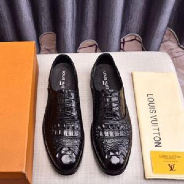 2025春夏人気トレンドアイテム 海外セレブは大人気 LOUIS VUITTON ルイ ヴィトン カジュアルシューズ