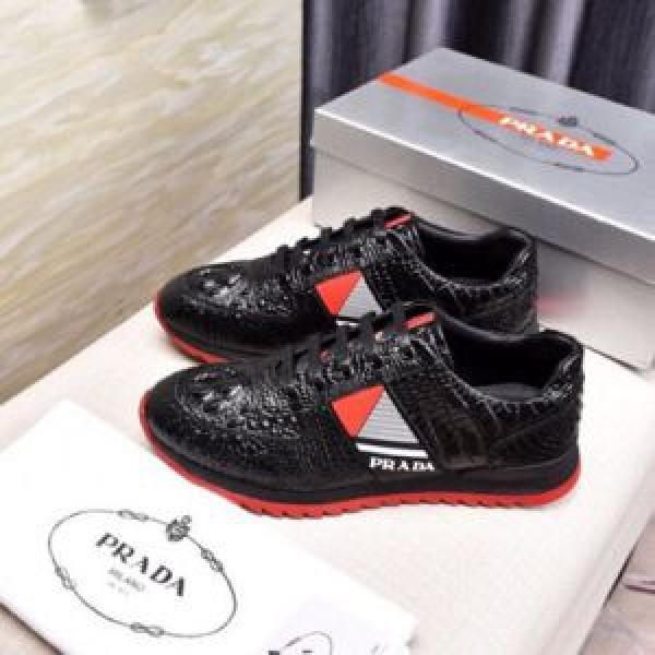PRADA プラダ カジュアルシューズ 2025SSのトレンド商品 春夏シンプルファッションでOK！夏キレ味をプラス