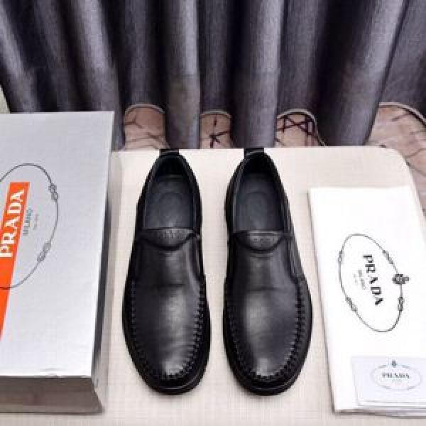 カジュアルシューズ PRADA プラダ 2025春夏の大注目トレンド まずは定番！人気アイテム 夏にぴったり上品