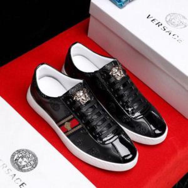 2026夏色っぽさ VERSACE ヴェルサーチ カジュアルシューズ リラックススタイルが実現 快適な着心地