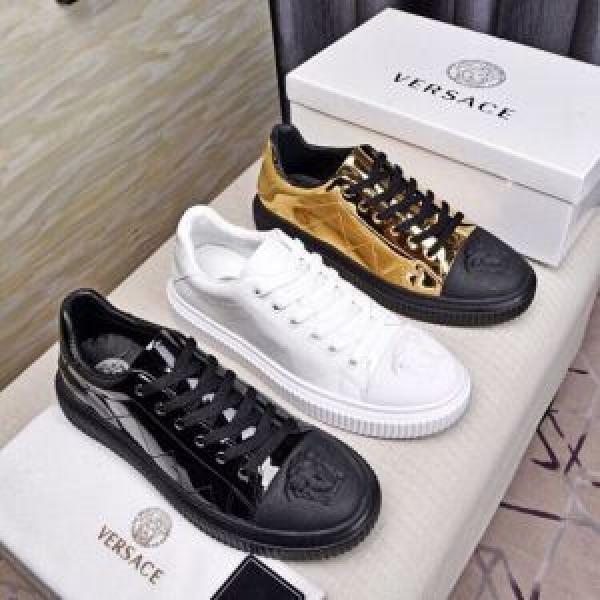 VERSACE ヴェルサーチ カジュアルシューズ 3色可選 2026春夏も引き続きトレンド 爽やかすぎない大人の印象に