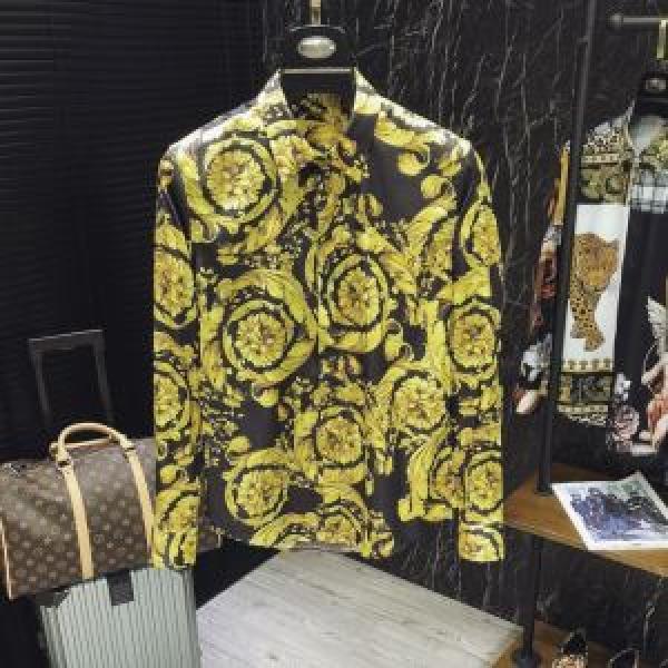 2026春夏も引き続き人気セール ヴェルサーチVERSACE 長袖 /ロンT/ロングT/ロングTシャツ 甘過ぎず大人な印象に