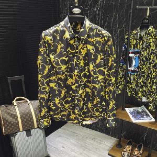 ヴェルサーチVERSACE 2026年春夏のトレンドアイテム 長袖 /ロンT/ロングT/ロングTシャツ 夏のフレッシュな気分に