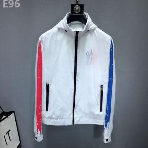 【2019年】夏のファッションフード付きコート モンクレール今期のトレンド定番アイテム MONCLER
