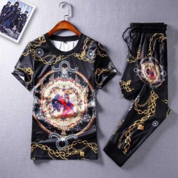 2026限定 男性に人気半袖 上下セット VERSACE 送料込み 希少品ヴェルサーチ 人気商品