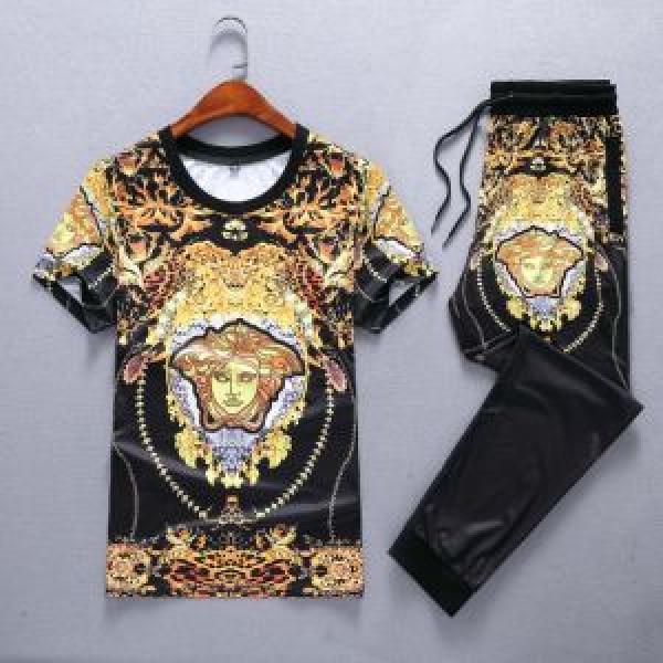 今シーズン注目のデザイン VERSACE ヴェルサーチ半袖 上下セット2026SSのトレンド商品