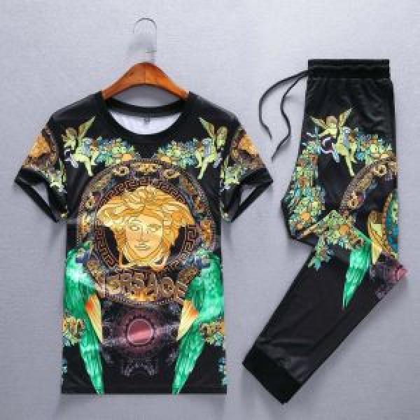 大人の色味 VERSACE ヴェルサーチ2026春夏の大注目トレンド 半袖 上下セット 2色可選