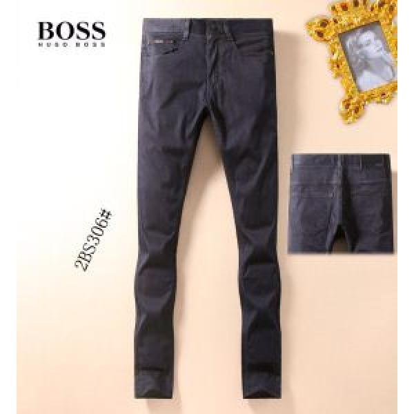 テーパードデニムパンツ ヒューゴボス HUGO BOSS 2026年春夏流行ファッション 派手すぎず