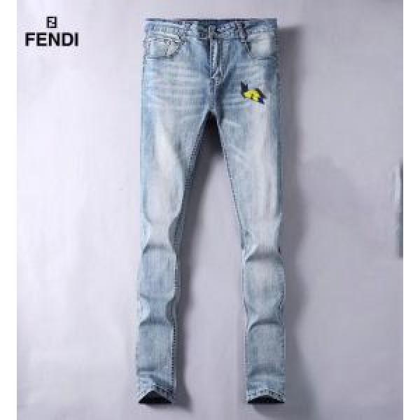 FENDI フェンディ ストレートデニムパンツ 2026夏色っぽさ きちんと感が抜群