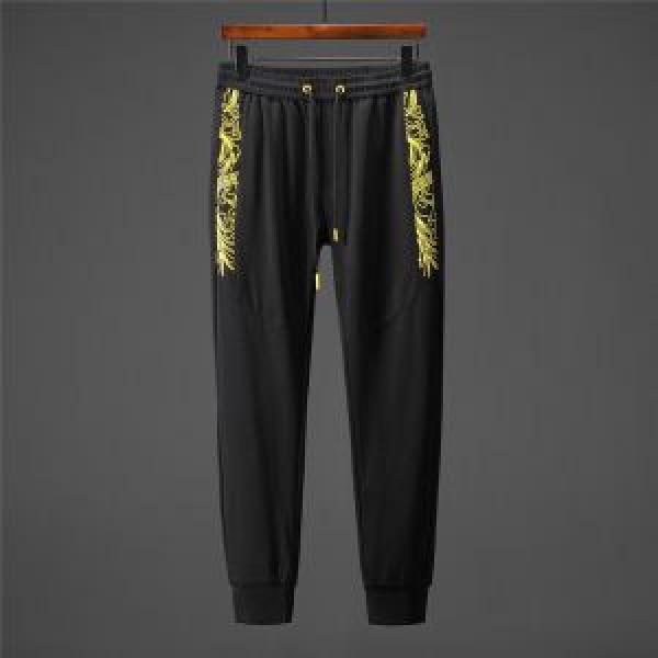 派手にはなりすぎず ヴェルサーチVERSACE チノパン 春夏の流行り2026新品 トレンド感があって涼しげ