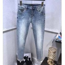 2026年の春夏に着たい デニムパンツ 透け感優しい アルマーニ ARMANI 大人っぽく仕上げ