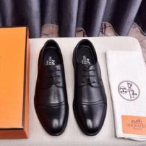 ファッションにトレンド2026春夏は人気定番 HERMES エルメス 革靴 洗練された印象に