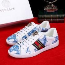 VERSACE ヴェルサーチ カジュアルシューズ  春夏！大人カジュアル 2026春夏トレンドアイテム