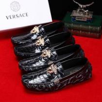 2色可選 カジュアルシューズ VERSACE ヴェルサーチ 特に夏は人気アイテム 2026春夏は人気定番