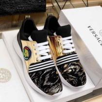 今人気の秘訣 VERSACE ヴェルサーチ カジュアルシューズ 2026春夏も引き続きトレンド 春夏の流行りトップス