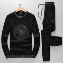 VERSACE ヴェルサーチ 《2026年》今、注目のストリート上下セット派手にはなりすぎず