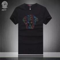 上品な印象に格上げ  Tシャツ/ティーシャツ 3色可選 ヴェルサーチVERSACE 2026春夏も引き続き人気セール
