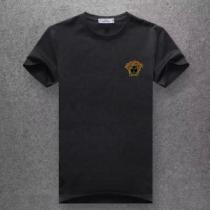 一気にトレンド感満載な着こなし ヴェルサーチ2025年最新ファッション VERSACE Tシャツ/ティーシャツ 多色可選