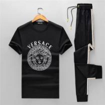 ヴェルサーチ 半袖上下セット2026春夏の大注目トレンド VERSACE 2色可選 セール早いもの勝ち