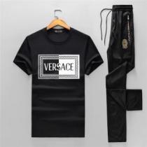 上下セット正規品保証19春夏 2色可選 VERSACE最新☆大人気☆話題沸騰 ヴェルサーチ 半袖