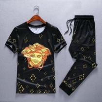 VERSACE 新商品☆完売必至ヴェルサーチ 2025限定 男性に人気半袖 上下セット 色可選