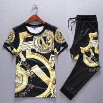 最新商品即完売必至 半袖 上下セット送料込み 希少品 VERSACE ヴェルサーチ格安SALE