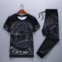 最新☆大人気☆話題沸騰 半袖 上下セット2025限定 男性に人気 VERSACE ヴェルサーチ定番が欲しい方