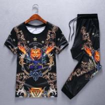 VERSACE 雑誌掲載 上下セット2026春夏トレンドアイテム ヴェルサーチ 半袖 まずは定番！人気アイテム