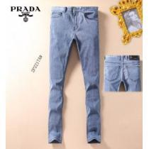テーパードデニムパンツ 2026年春夏のトレンドアイテム プラダ PRADA オシャレな印象に