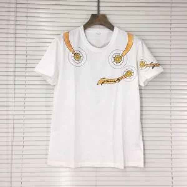 カジュアルを一歩大人に ジバンシー GIVENCHY Tシャツ/ティーシャツ 2026年春夏のトレンドアイテム