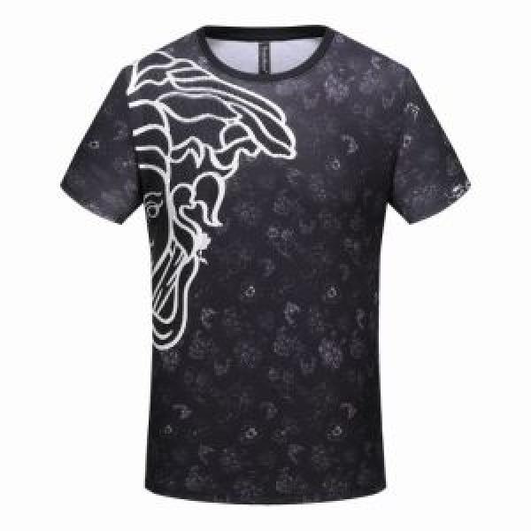 リラックス感のあるゆったり 2026年春夏シーズンの人気  VERSACE ヴェルサーチ 半袖Tシャツ