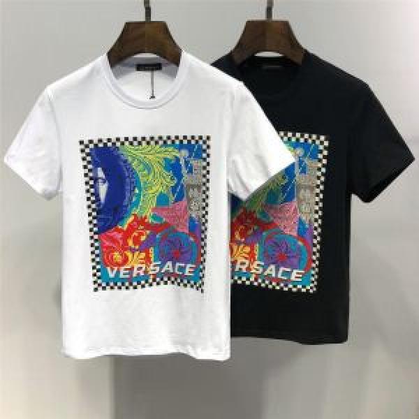 夏の王道　適度な上品さ 2026春夏も引き続きトレンド VERSACE ヴェルサーチ 半袖Tシャツ 2色可選