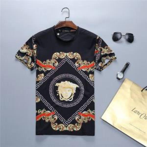 半袖Tシャツ 人気夏ファションおすすめ 2025春夏人気トレンドアイテム VERSACE ヴェルサーチ