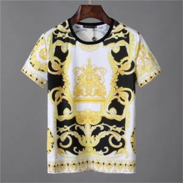 2026春夏のトレンド新商品 一気にトレンド感満載な着こなし VERSACE ヴェルサーチ 半袖Tシャツ 2026最新作