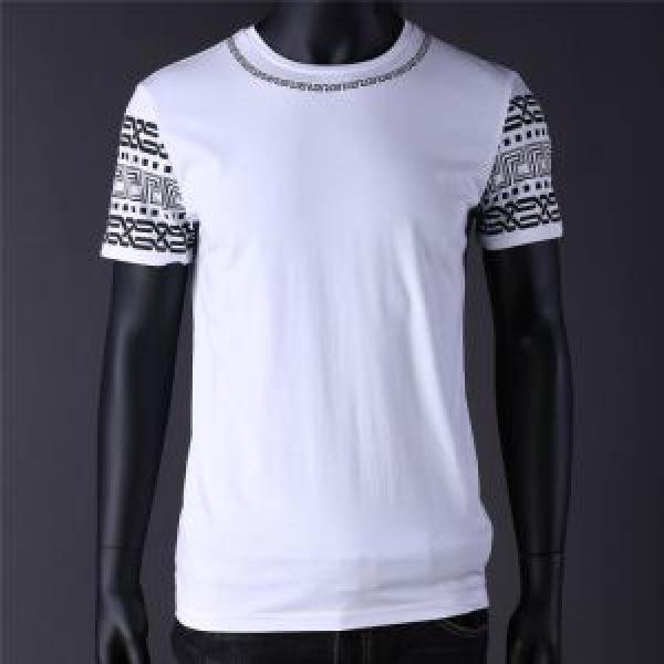 新作コレクションを見る 2026春夏トレンドアイテム VERSACE ヴェルサーチ 半袖Tシャツ 2色可選