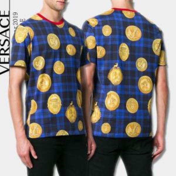 清涼感とカジュアルスタイル 2026年の春夏に着たい VERSACE ヴェルサーチ 半袖Tシャツ