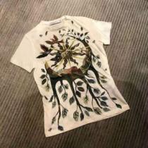 DIOR ディオール 半袖Tシャツ2026年春夏シーズンの人気 グッと大人っぽい印象に