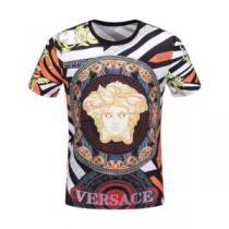 2026即旬な装いに 春夏シンプルファッションでOK！ VERSACE ヴェルサーチ 半袖Tシャツ
