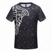 リラックス感のあるゆったり 2026年春夏シーズンの人気  VERSACE ヴェルサーチ 半袖Tシャツ