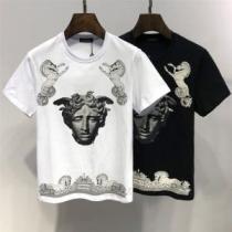 VERSACE ヴェルサーチ 半袖Tシャツ 2色可選 スタイリッシュに新着 大人カジュアル夏ファッション2026