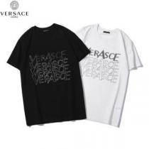 VERSACE ヴェルサーチ 半袖Tシャツ 2色可選 リラックススタイルが実現 2025年の春夏に着たい