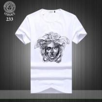 おしゃれデザインも大人気 VERSACE ヴェルサーチ 半袖Tシャツ 3色可選 2026SSのトレンド商品