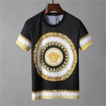 VERSACE ヴェルサーチ 半袖Tシャツ ブランドの話題の新作も！ 2026年夏の一押しファッションアイテム